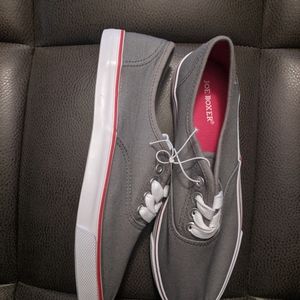 GORGEOUS WOMENS JOE BOXER SHOE WITH SEXY PINK